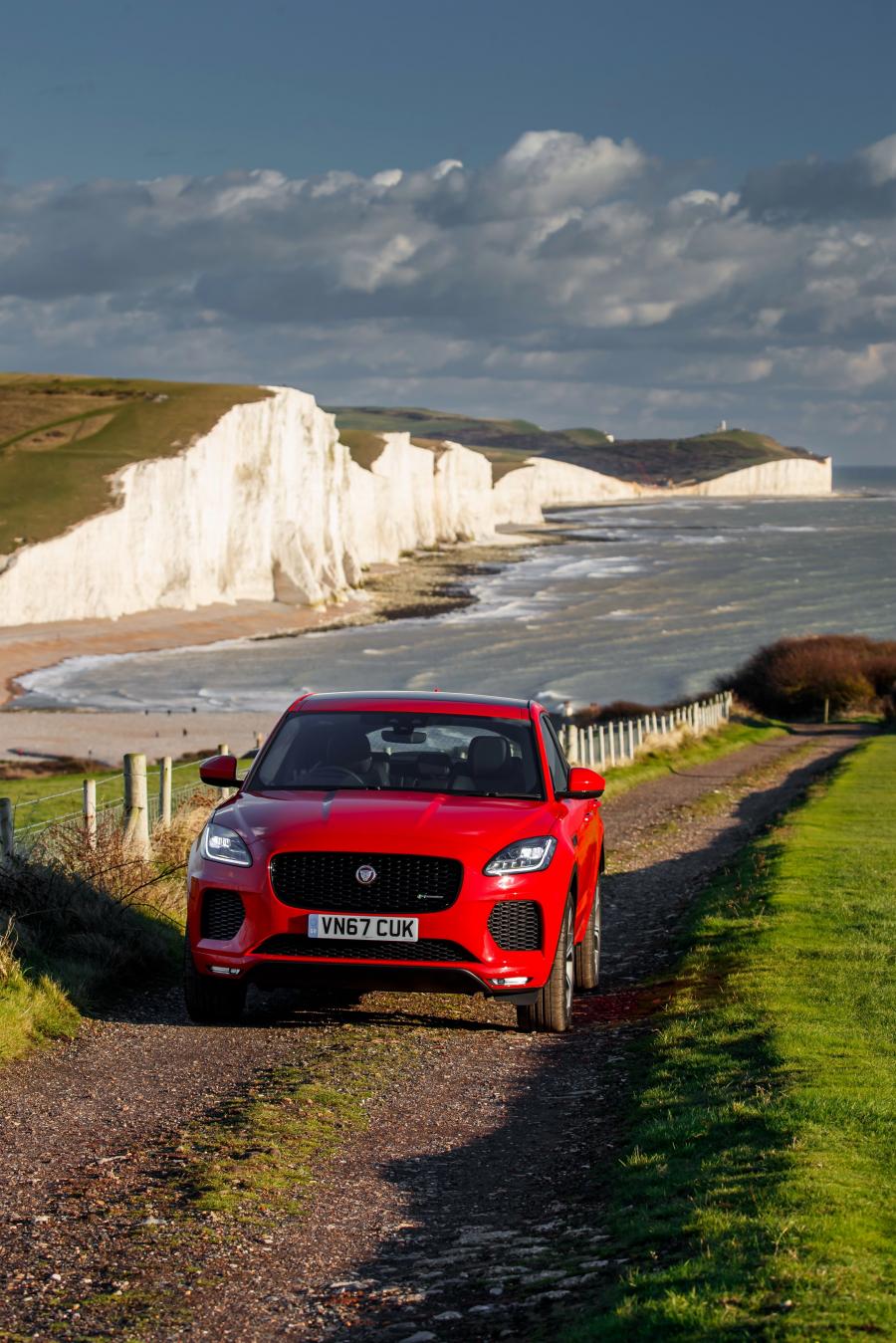  Jaguar E-Pace R-Dynamic First Edition 2017 года  (UK) (фото 18 из 19)